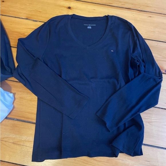 4 Tommy Hilfiger Blouses and Shirt - Picture 10 of 10